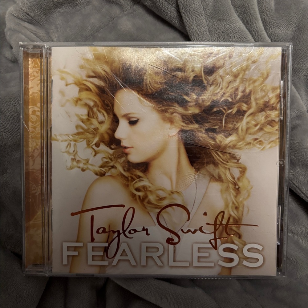 Taylor Swift Fearless CD - Gold and White Cover
